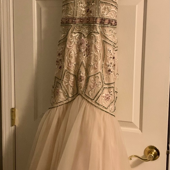 Ellie Wilde Size 2 Gorgeous Beaded Prom Gown - Picture 11 of 12
